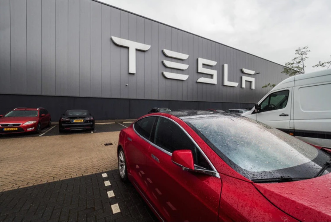 Deal! Bangun Pabrik Baterai Litium Tesla Ikut Aturan Main RI